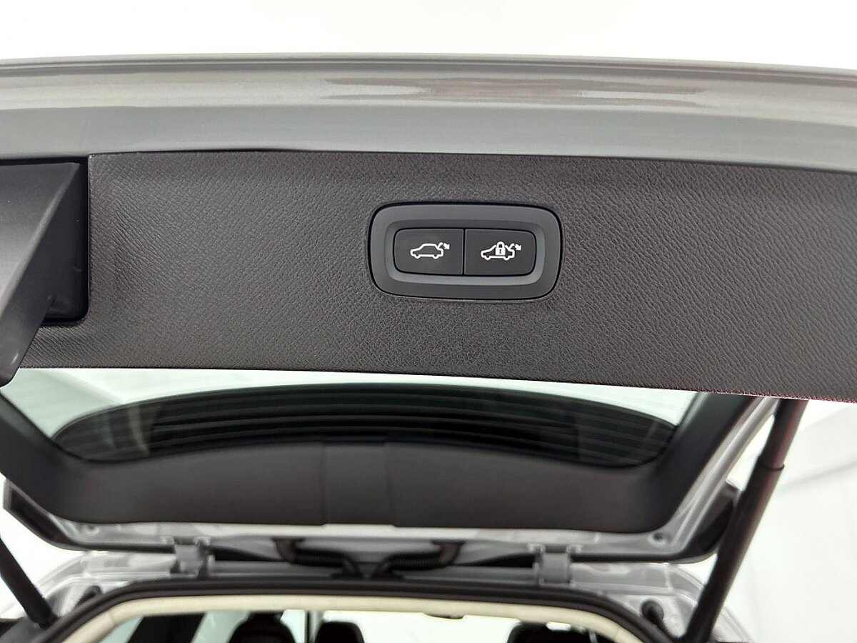 47542004 volvo xc90 xc90 t8 awd ultra dark luchtvering trekhaak 35