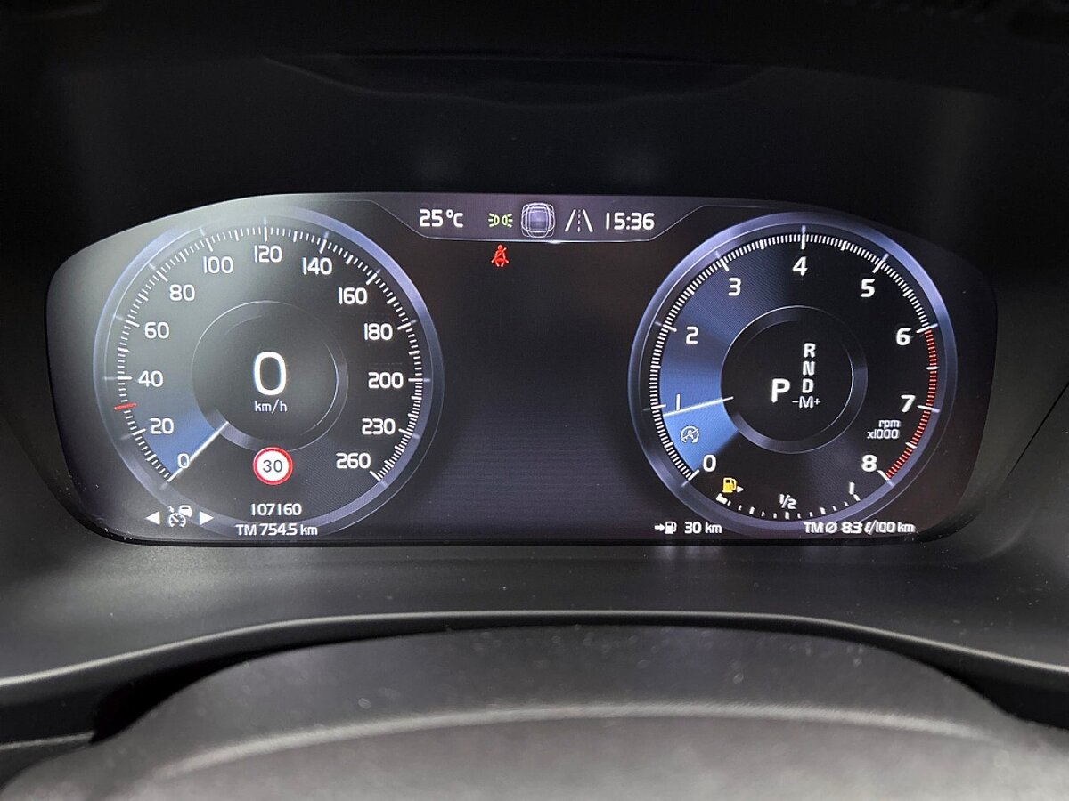 46668342 volvo xc40 2 0 t5 awd r design intro edition 44