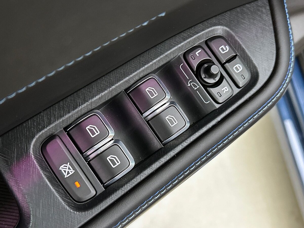 49377669 lynk co 01 1 5 lederen bekleding zwarte velgen 12 maanden garantie 30