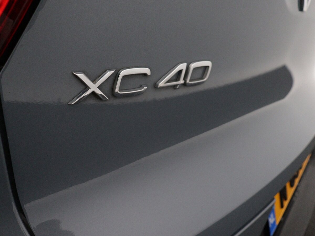 44247367 volvo xc40 1 5 t4 recharge r design 56