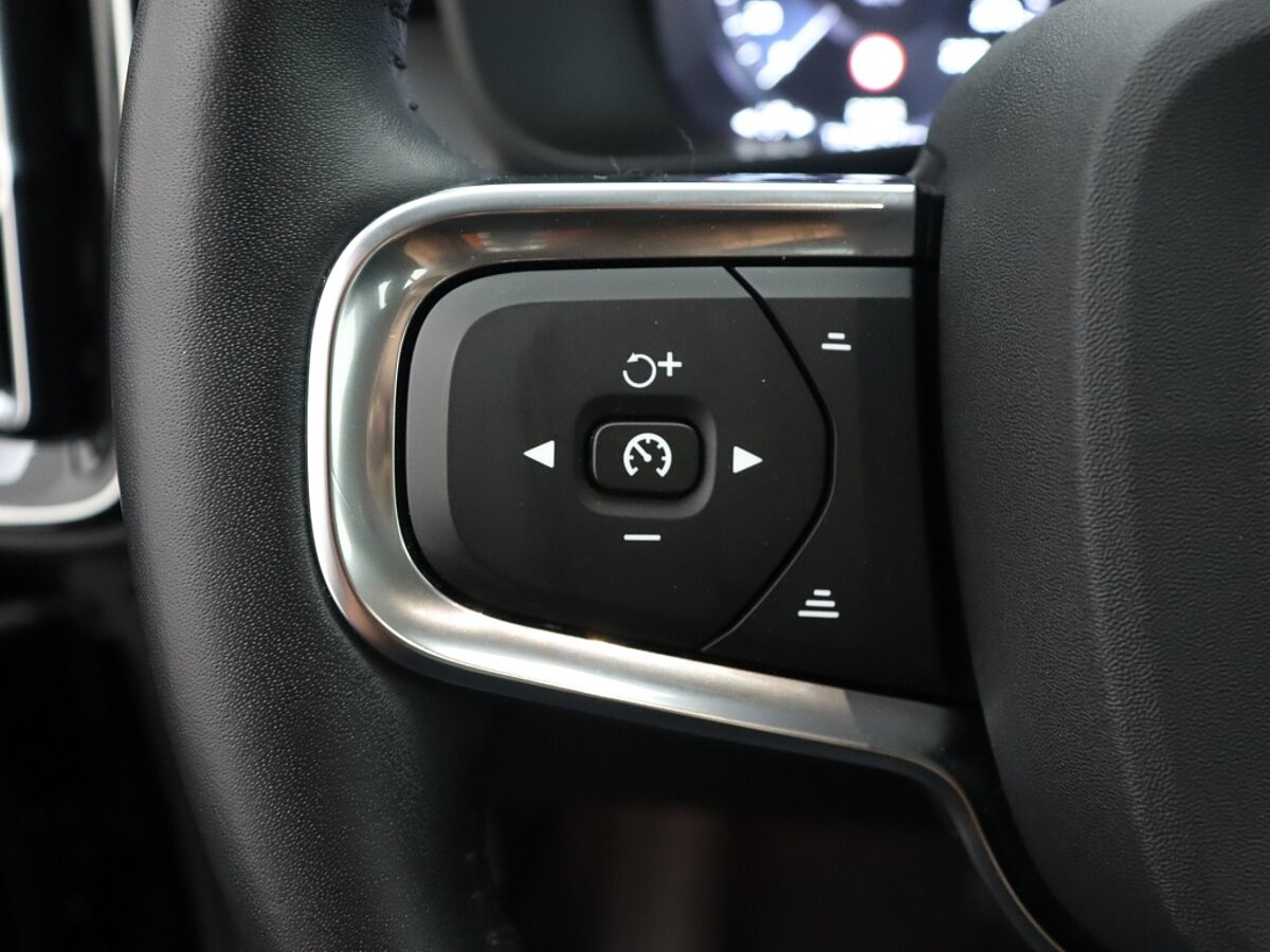 35125842 volvo xc40 1 5 t4 recharge inscription 74