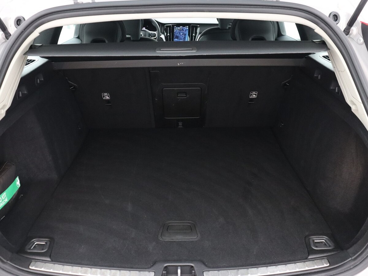 40923694 volvo v60 2 0 b3 essential edition 18 inch wielen trekhaak driver a 06