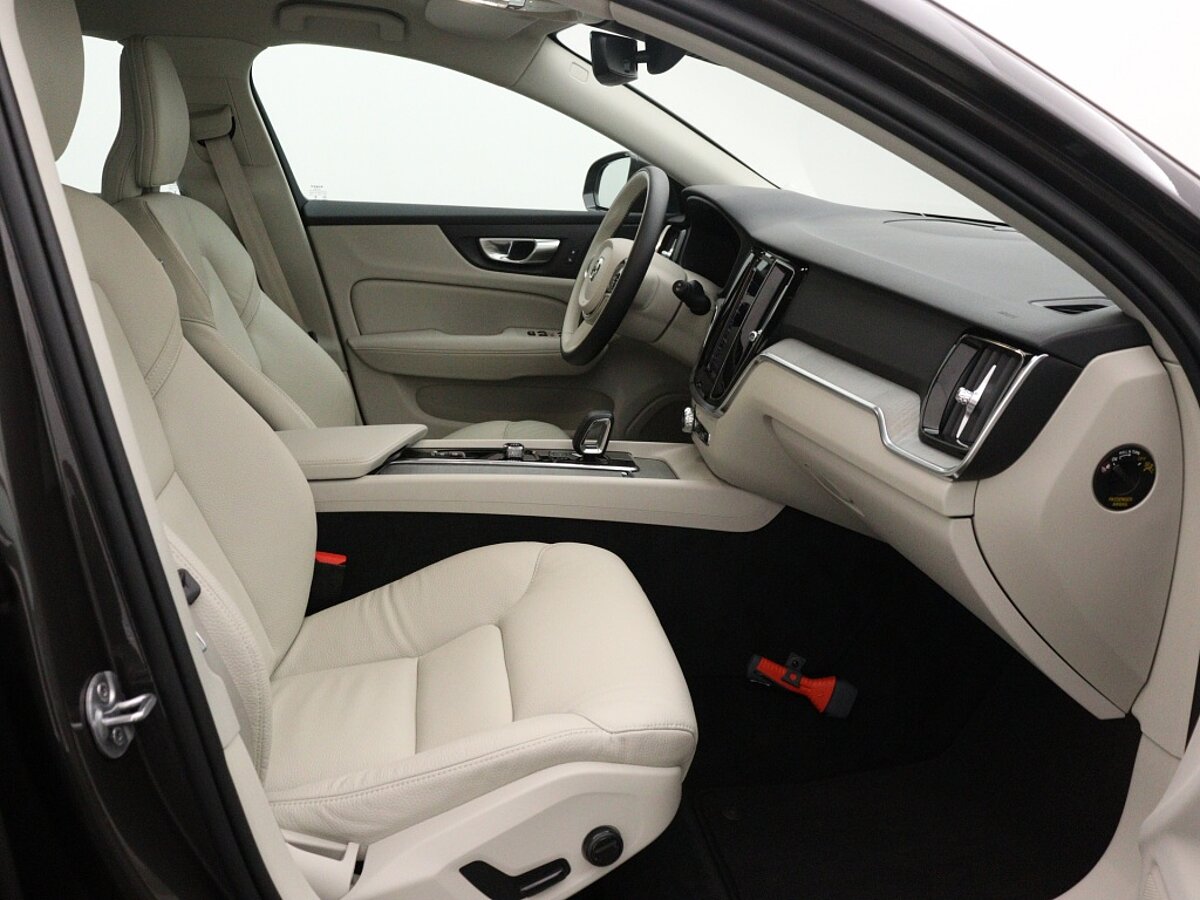 44271025 volvo v60 2 0 b5 cross country awd 04