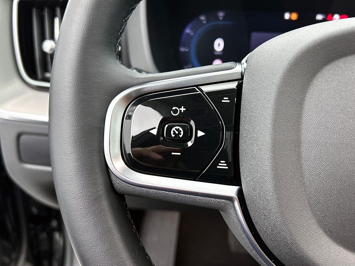 45377194 volvo xc60 2 0 t6 awd plus dark 98