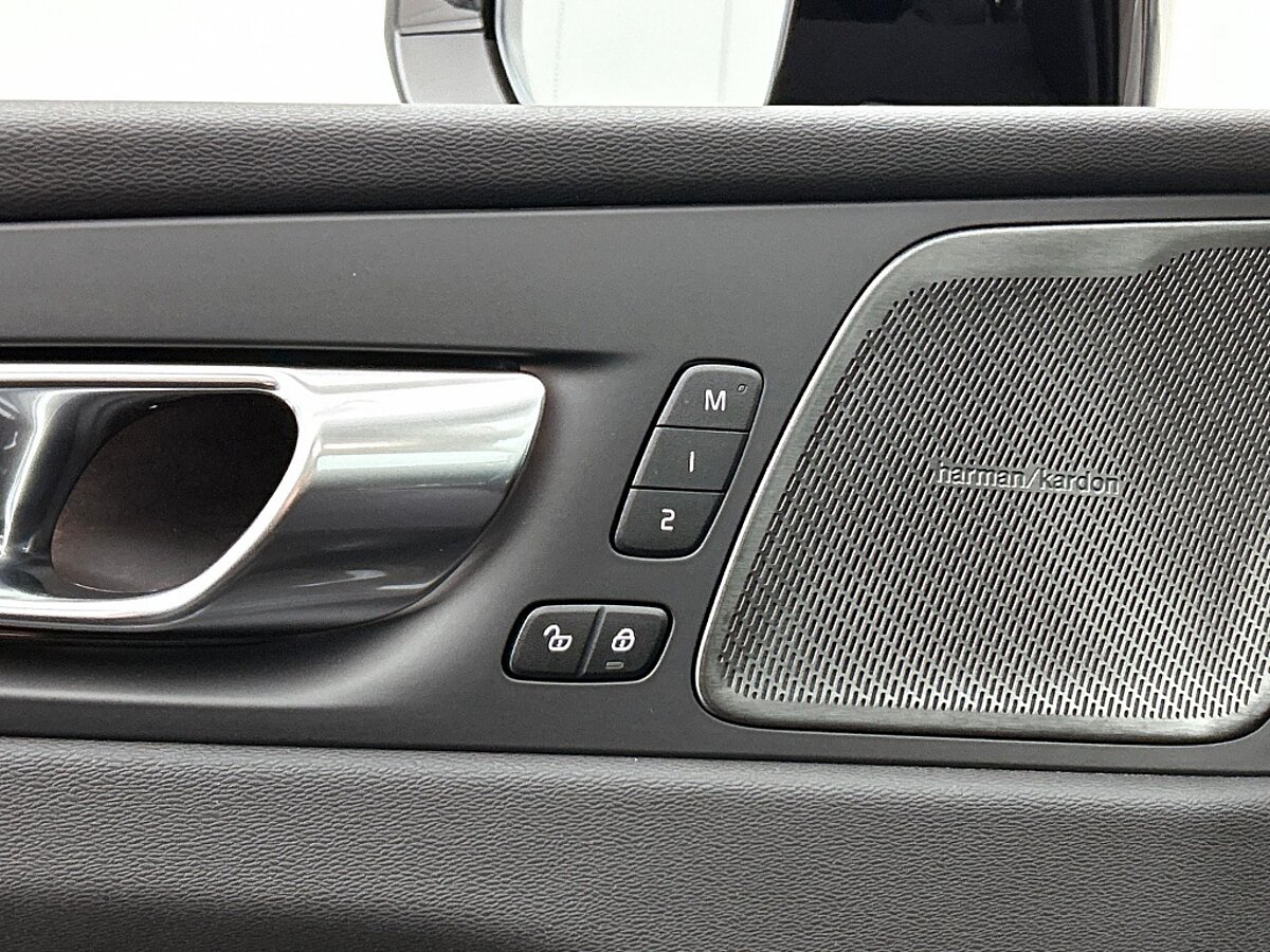 49302489 volvo xc60 2 0 t6 awd ultra dark 55