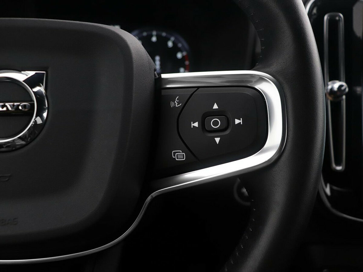 34450922 volvo xc40 1 5 t3 automaat momentum pro 24 mnd garantie donker glas 85