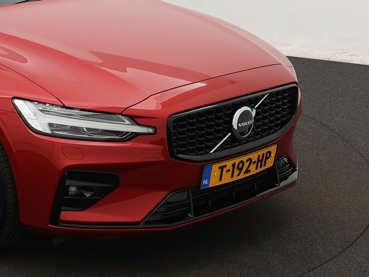 35636972 volvo v60 2 0 b4 plus dark sport interieur 360 camera 74
