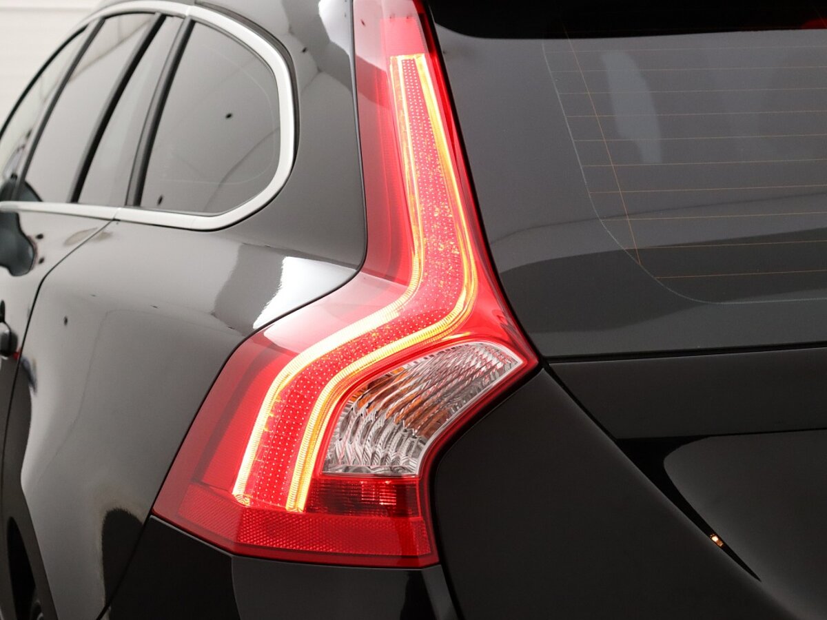 36050213 volvo v60 1 5 t3 r design d30e6f