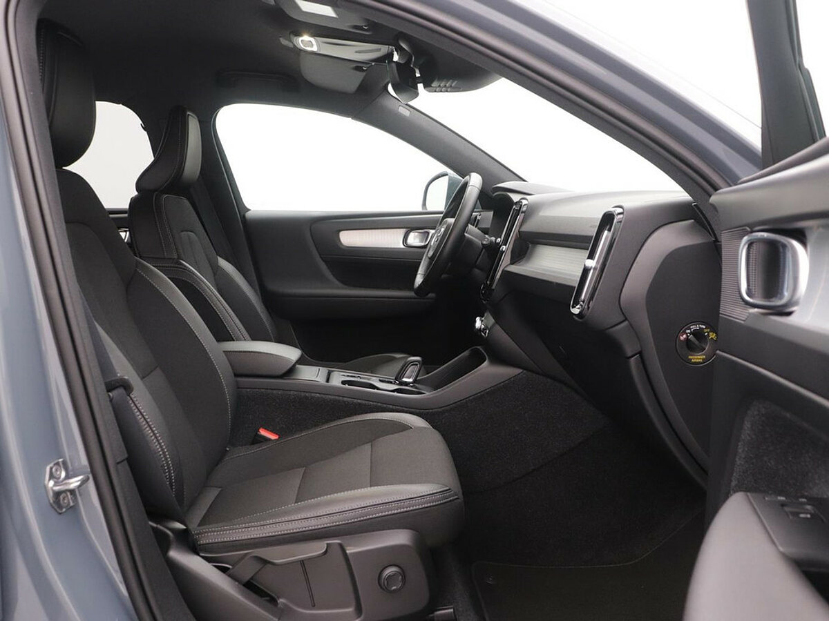 34450922 volvo xc40 1 5 t3 automaat momentum pro 24 mnd garantie donker glas 75