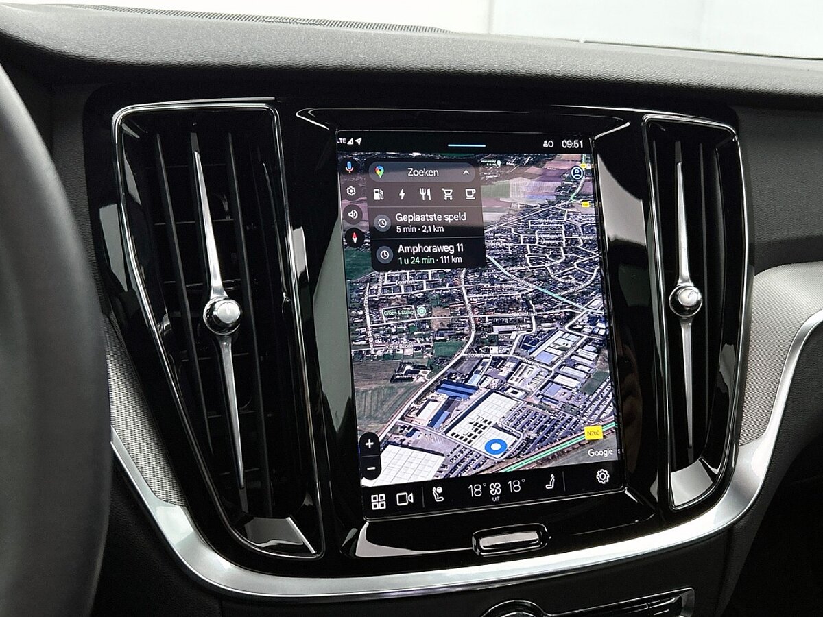 47895954 volvo v60 2 0 t6 black edition panorama dak 360 trekhaak sportled 7 02