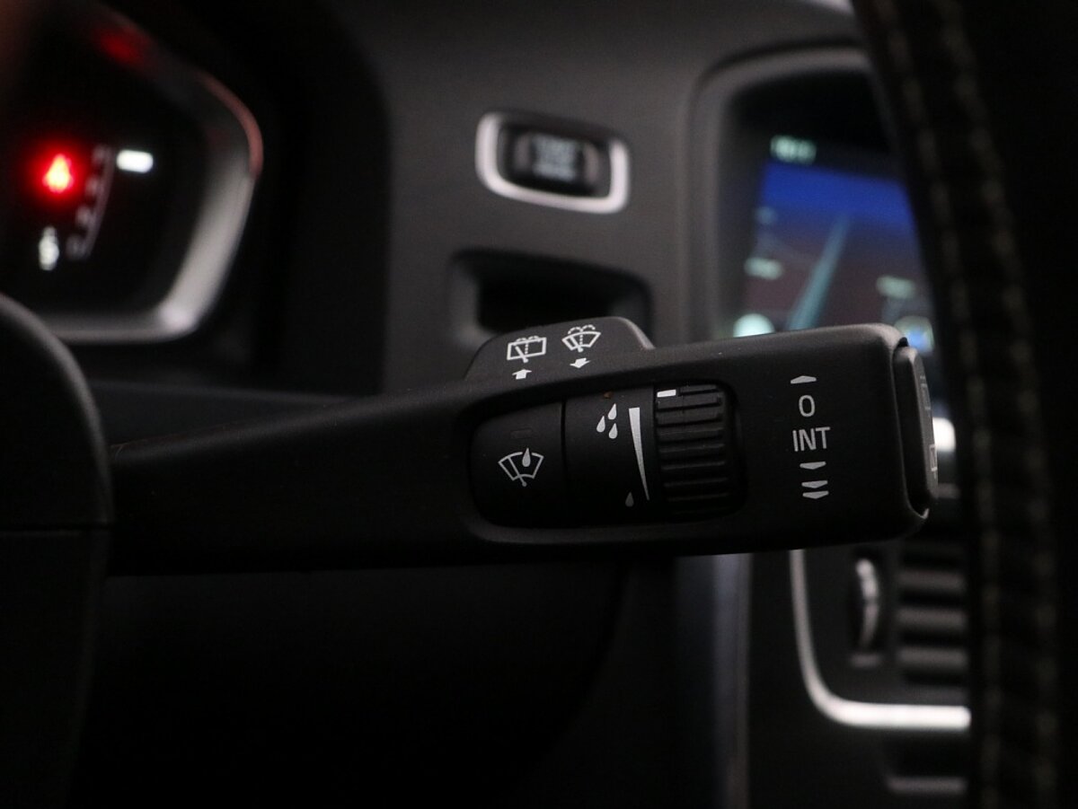 36006266 volvo v60 2 0 d2 r design 38
