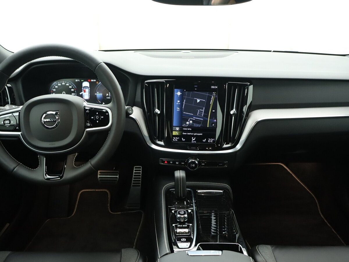 35014607 volvo v60 2 0 t6 recharge awd r design 5 01