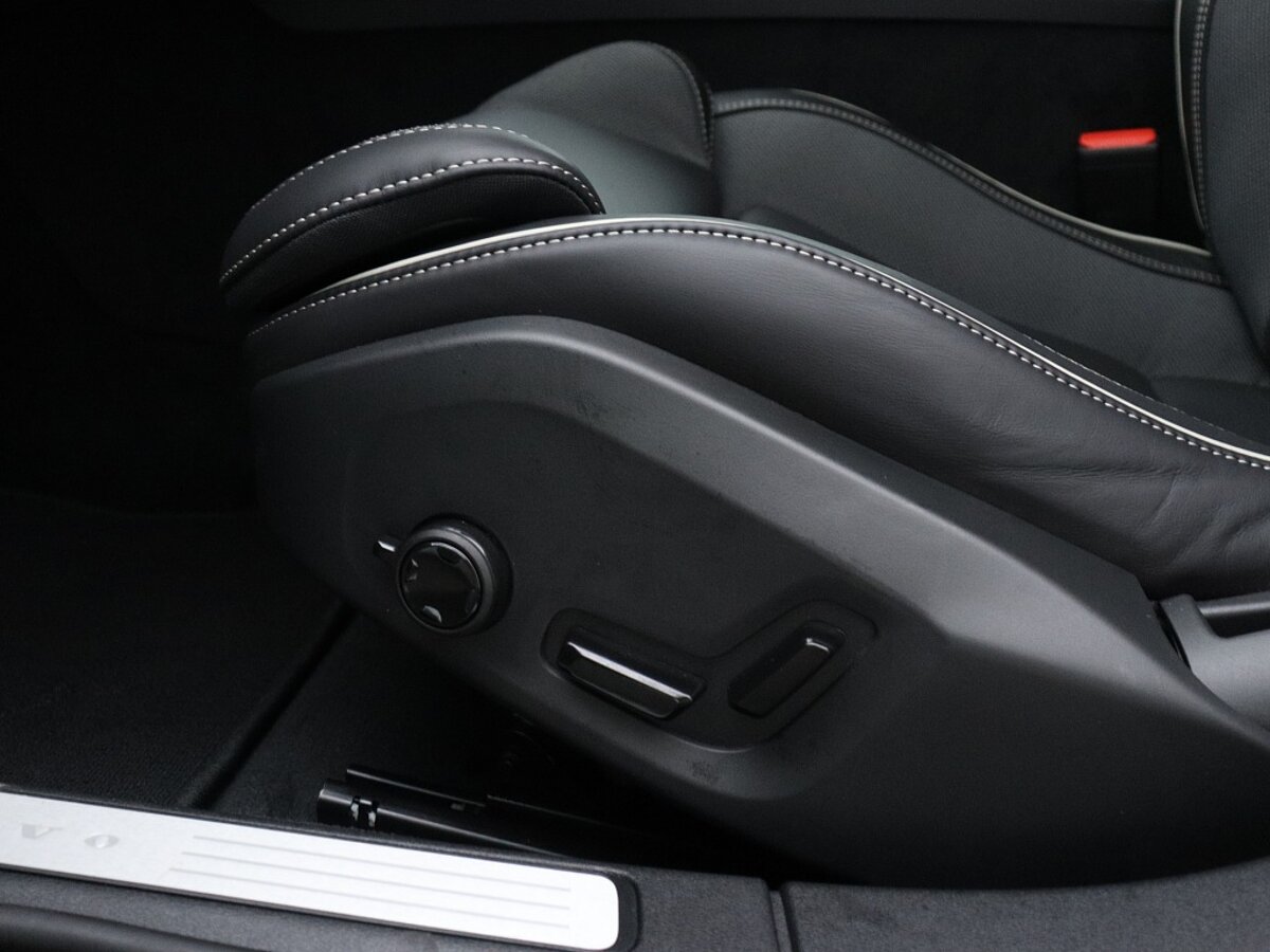 43755346 volvo v60 2 0 b4 197 pk plus dark nappa open grid bekleding electris a92afc