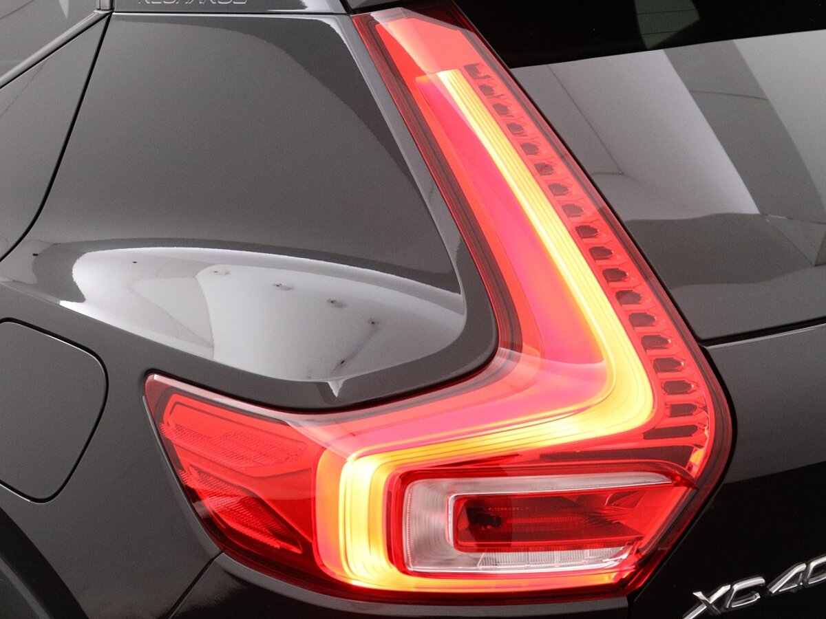 43837479 volvo xc40 recharge p8 awd r design 45
