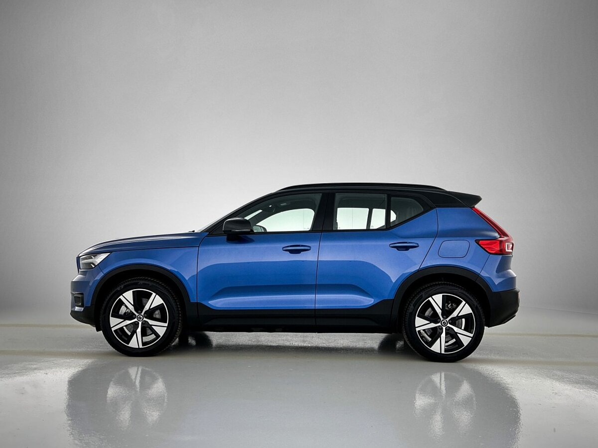 44714624 volvo xc40 recharge p8 awd r design 2 04