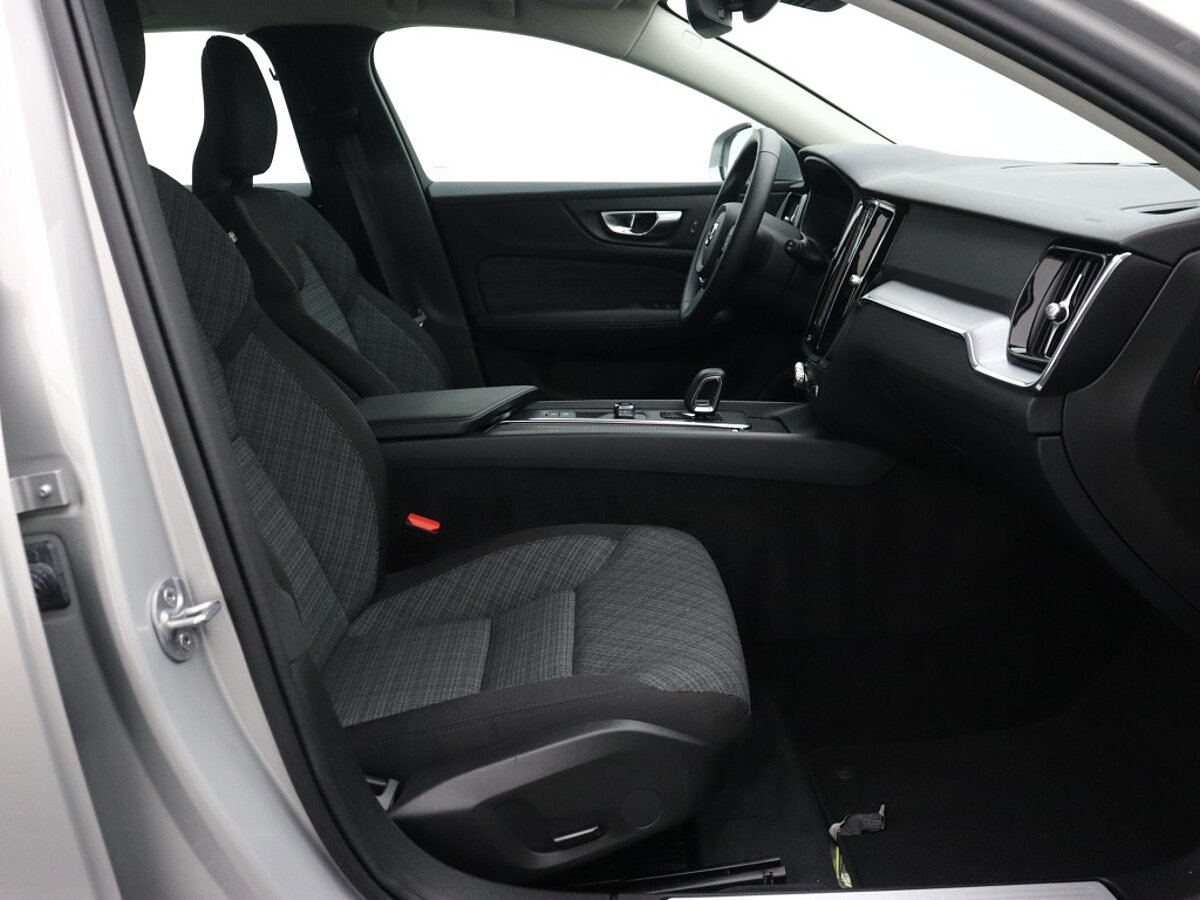 48861045 volvo v60 2 0 b3 essential edition 18 inch wielen trekhaak driver a 44