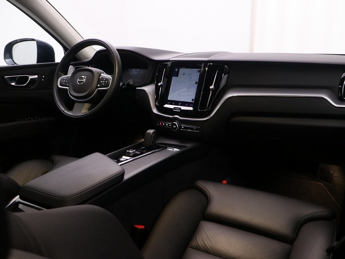 36022184 volvo xc60 2 0 b5 momentum exclusive 17