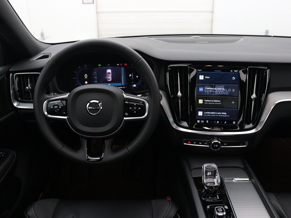 42420857 volvo v60 2 0 b3 plus dark panoramadak harman kardon trekhaak 360 6 16