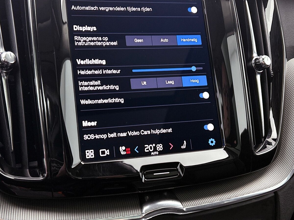 43680818 volvo xc60 2 0 t8 awd plus dark harman kardon panoramadak 21 lm velg 80