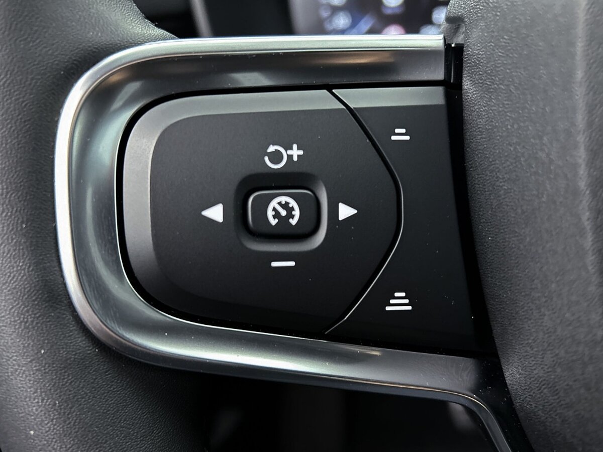 44986349 volvo xc40 1 5 t4 recharge r design 72