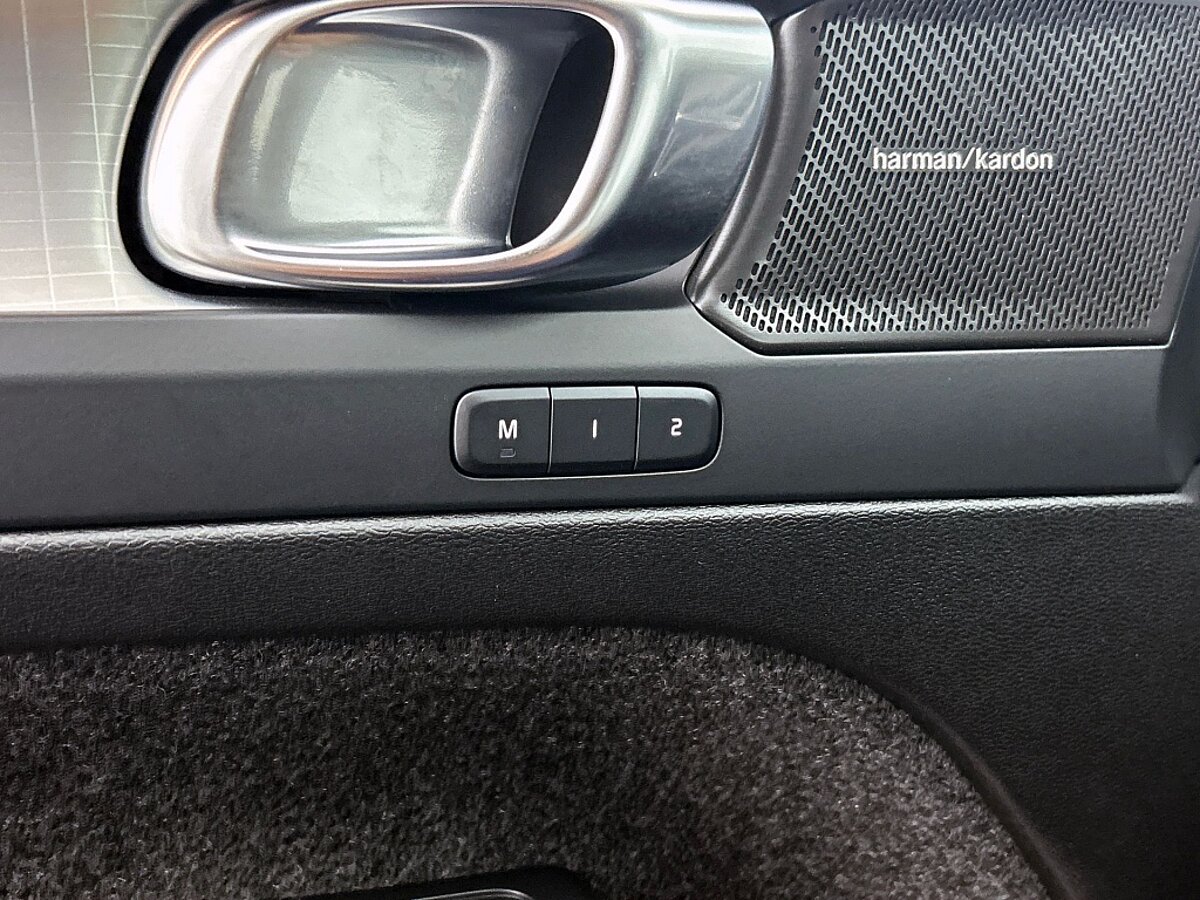 47569062 volvo xc40 2 0 b4 plus dark trekhaak harman kardon 02