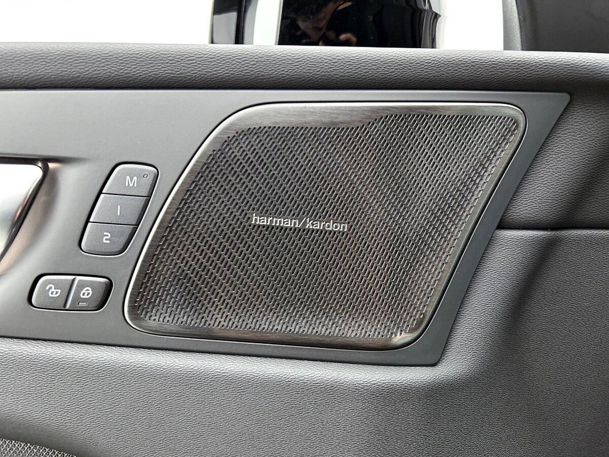 49427839 volvo xc60 t6 plus black edition nieuw voorraad onyx black nappa op 07