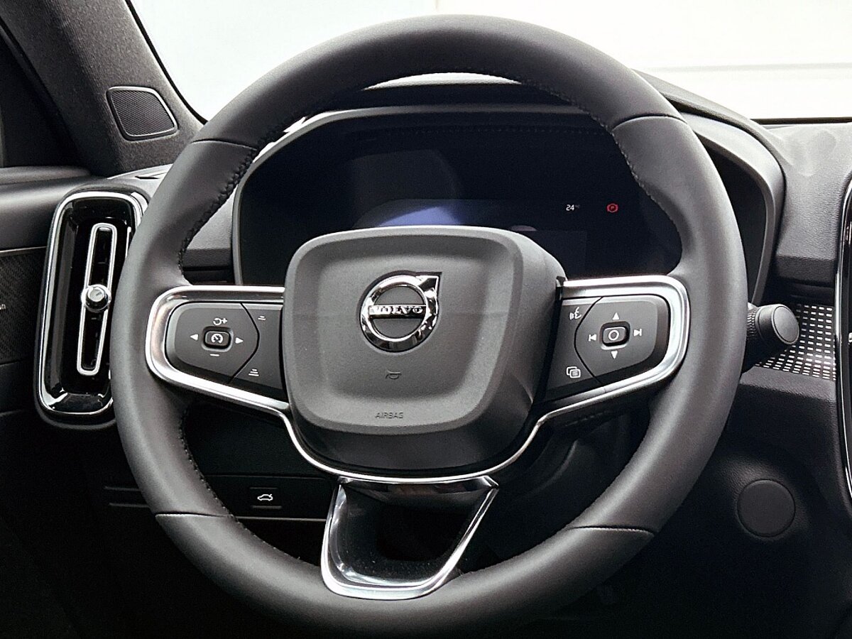 46536156 volvo ec40 extended range plus black edition 82kwh 92