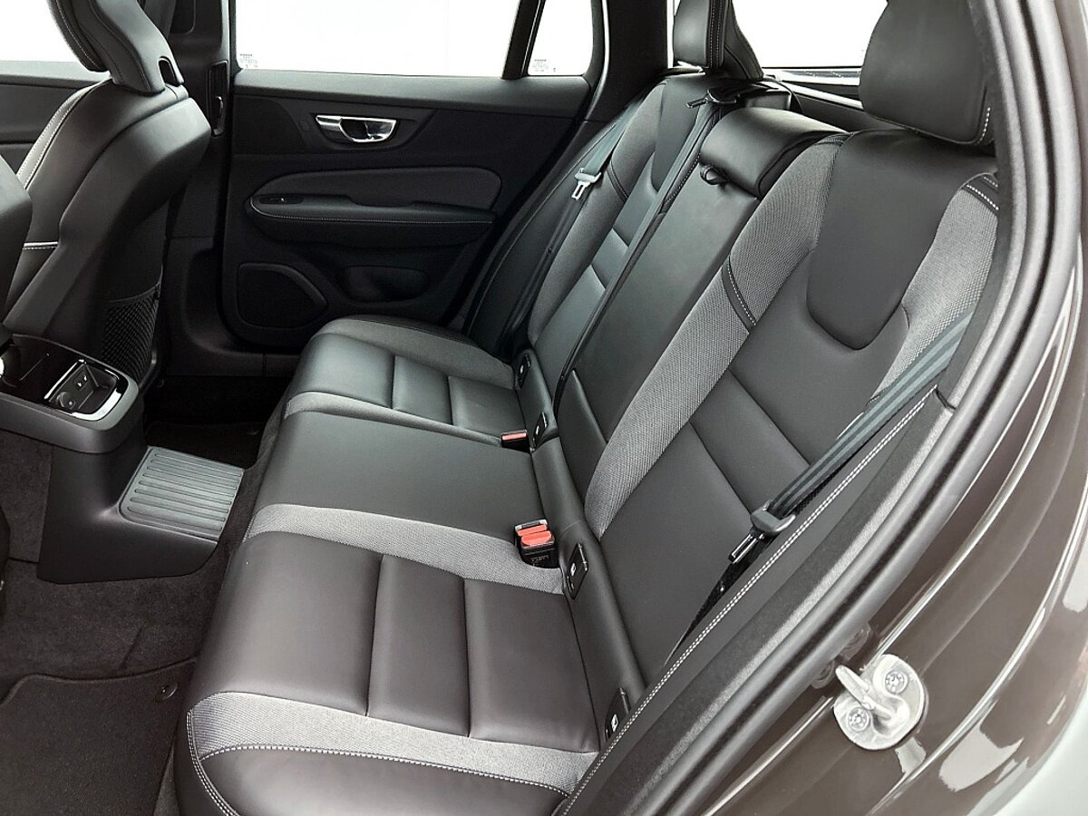 47464303 volvo v60 t6 awd recharge plus dark trekhaak 96