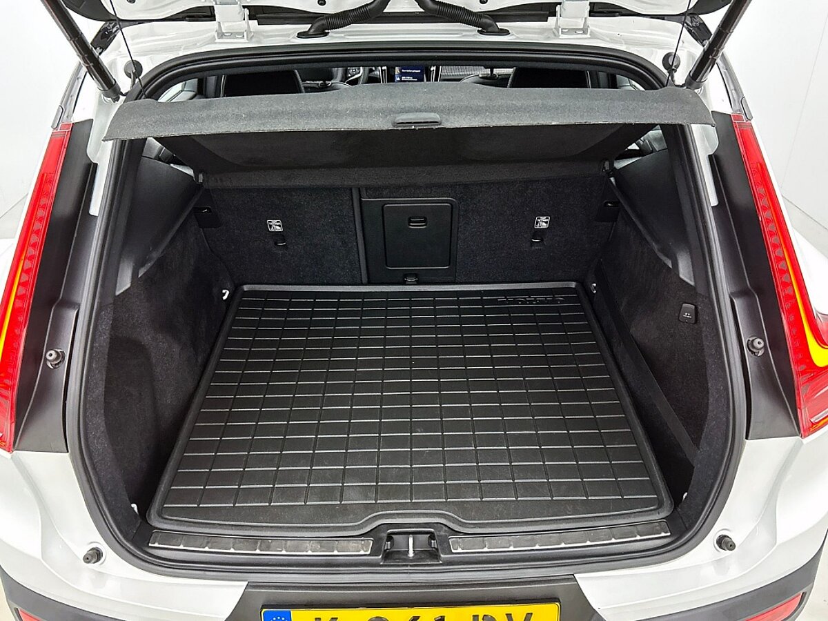 48084423 volvo xc40 1 5 t5 recharge r design 55