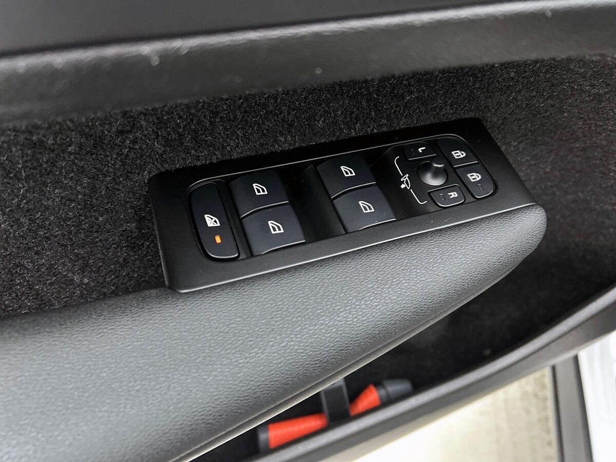 49783961 volvo xc40 1 5 t5 recharge r design 360ao camera bliss 85