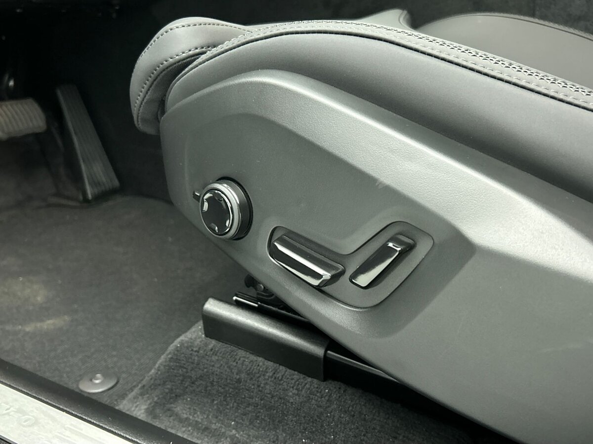 49836584 volvo xc60 t6 plus dark recharge head up panoramadak getint glas 21