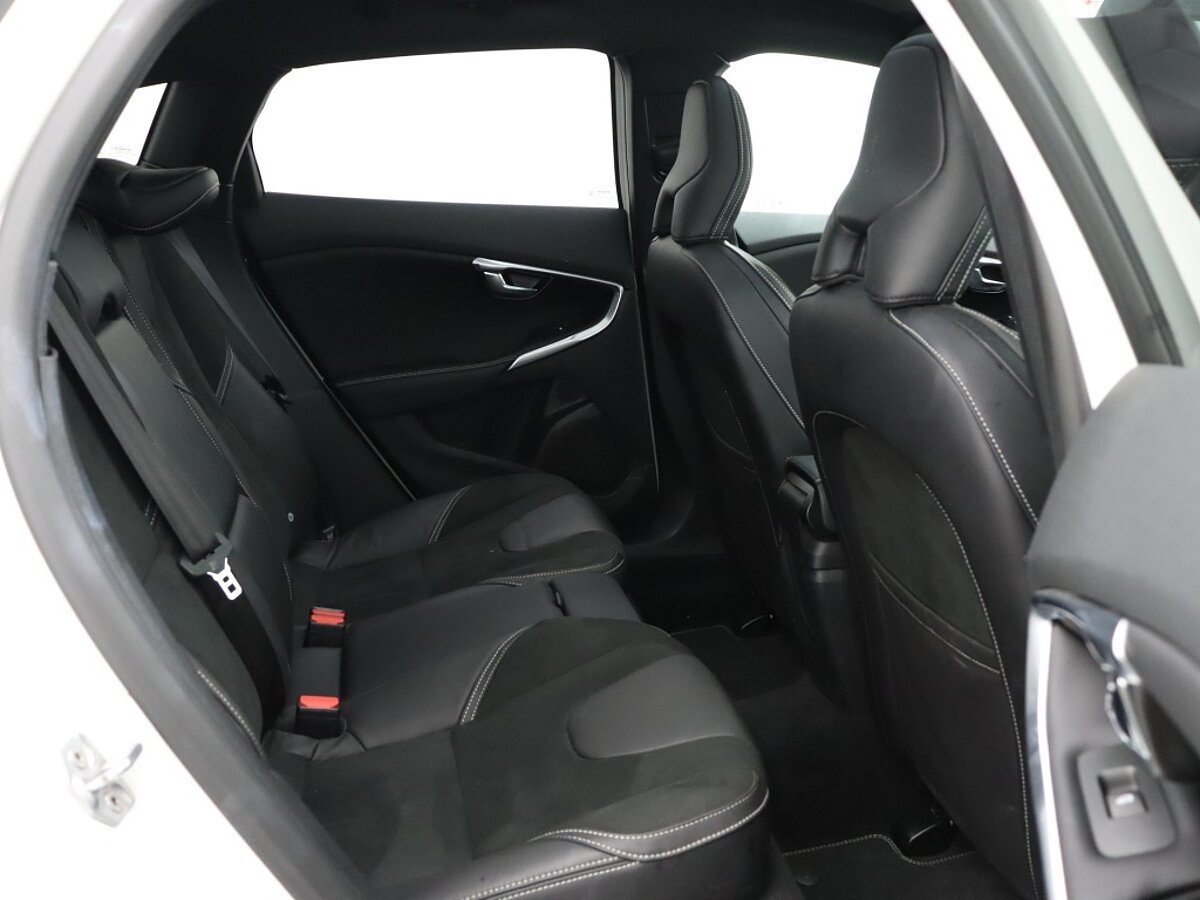 35952887 volvo v40 1 5 t3 polar sport 82
