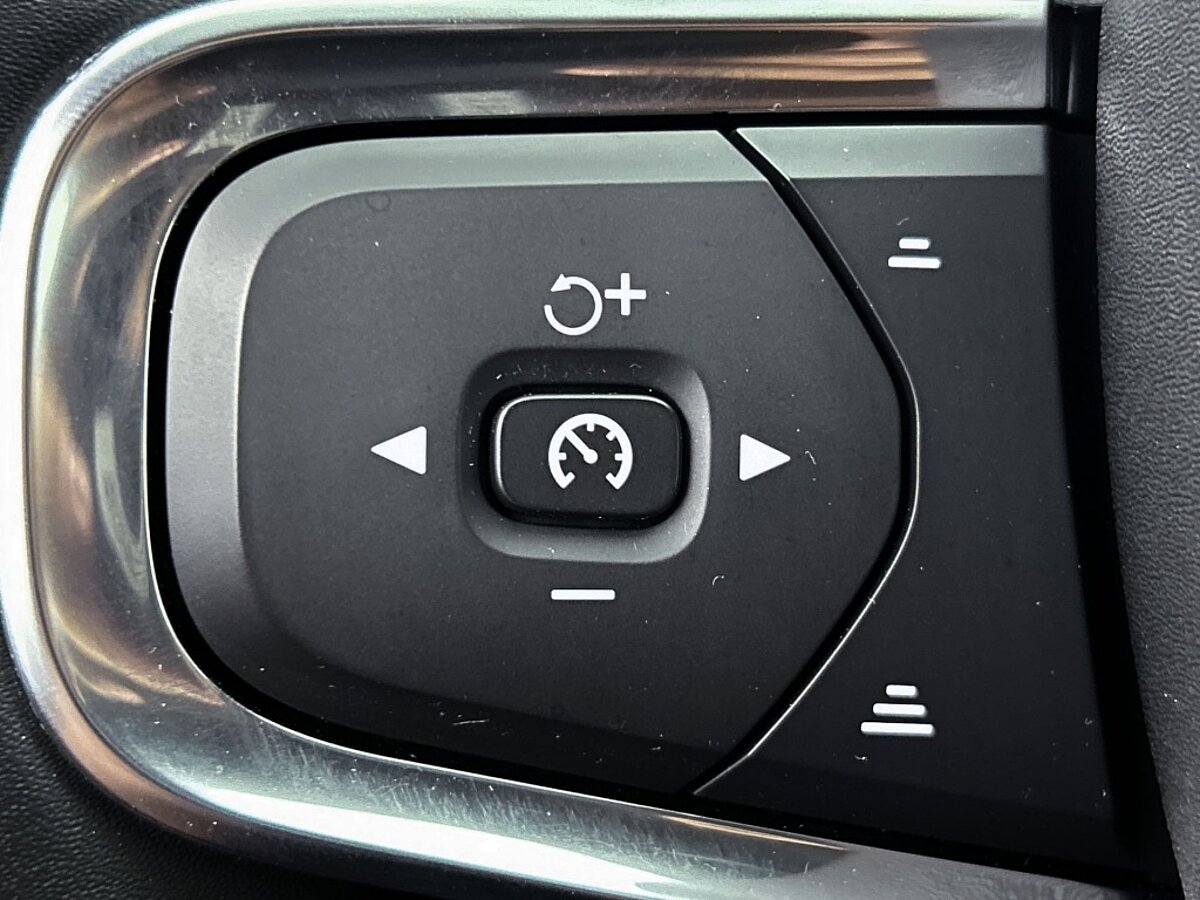 45077468 volvo xc40 1 5 t4 r design climate pack camera nubuck 47