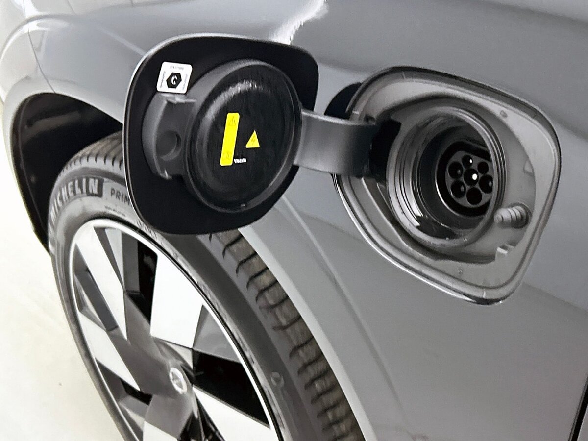 48687982 volvo xc60 2 0 t6 awd ultra dark 89