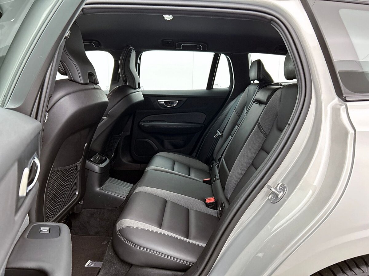 47443724 volvo v60 2 0 t6 awd plus dark 44