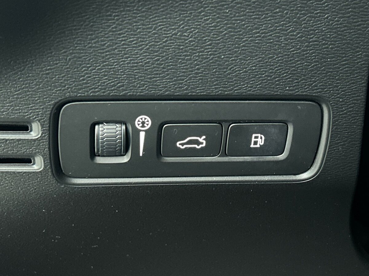 48084423 volvo xc40 1 5 t5 recharge r design 24