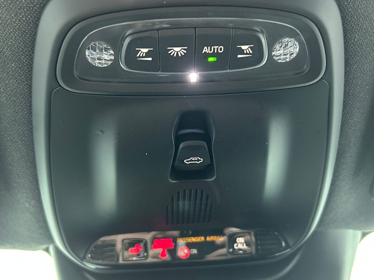 48084423 volvo xc40 1 5 t5 recharge r design 28
