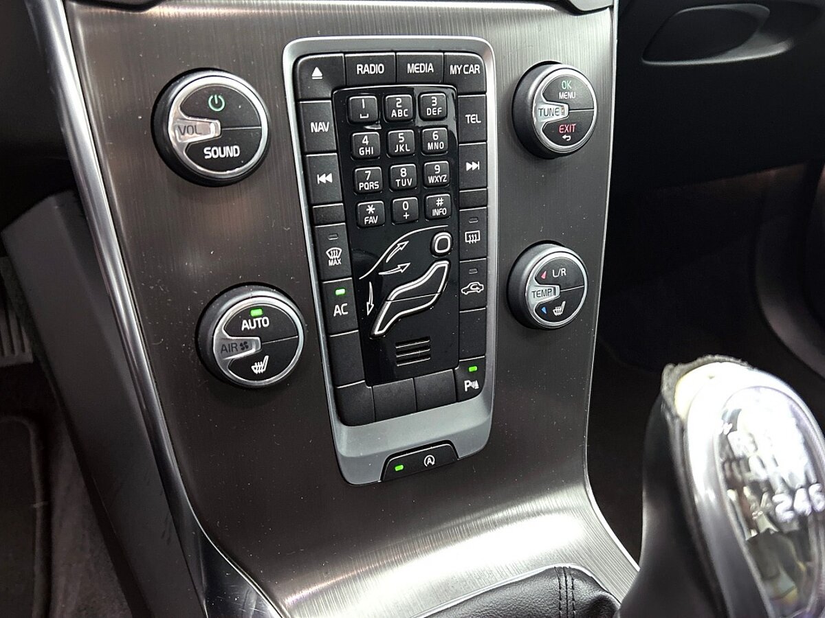 49112989 volvo v40 1 6 t4 summum climate pack memory seats leder 53