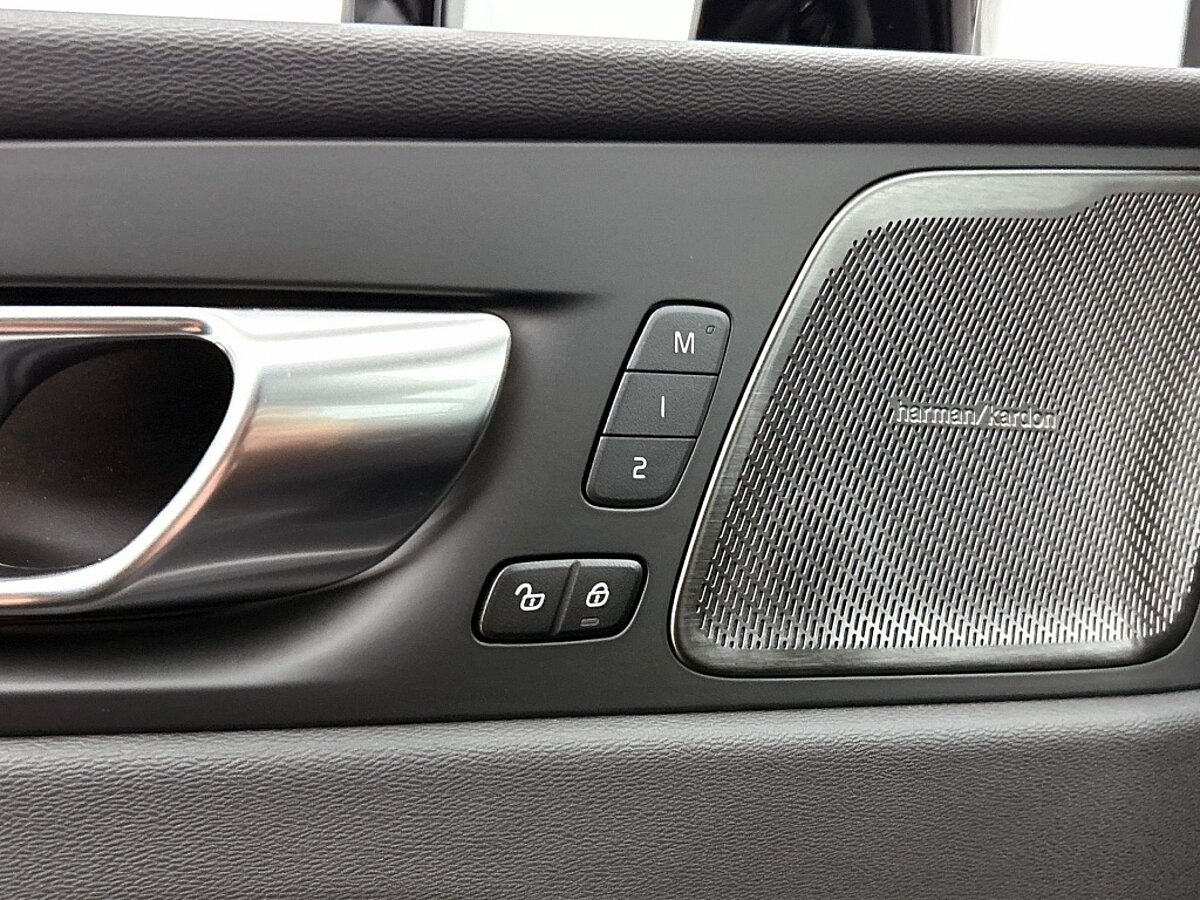 49427839 volvo xc60 t6 plus black edition nieuw voorraad onyx black nappa op 02