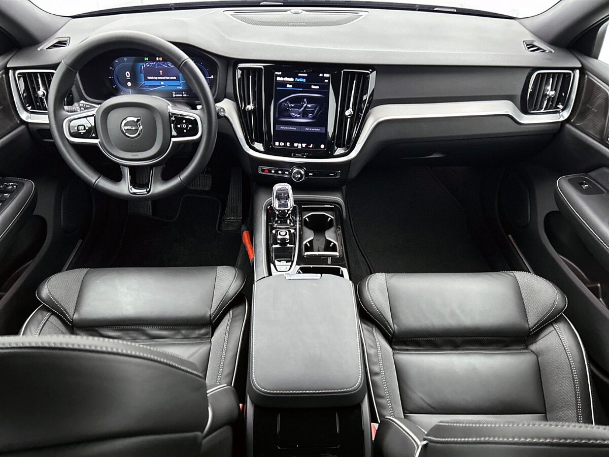 49833650 volvo v60 2 0 t6 awd plus dark trekhaak 360 camera harman kardon aud 84