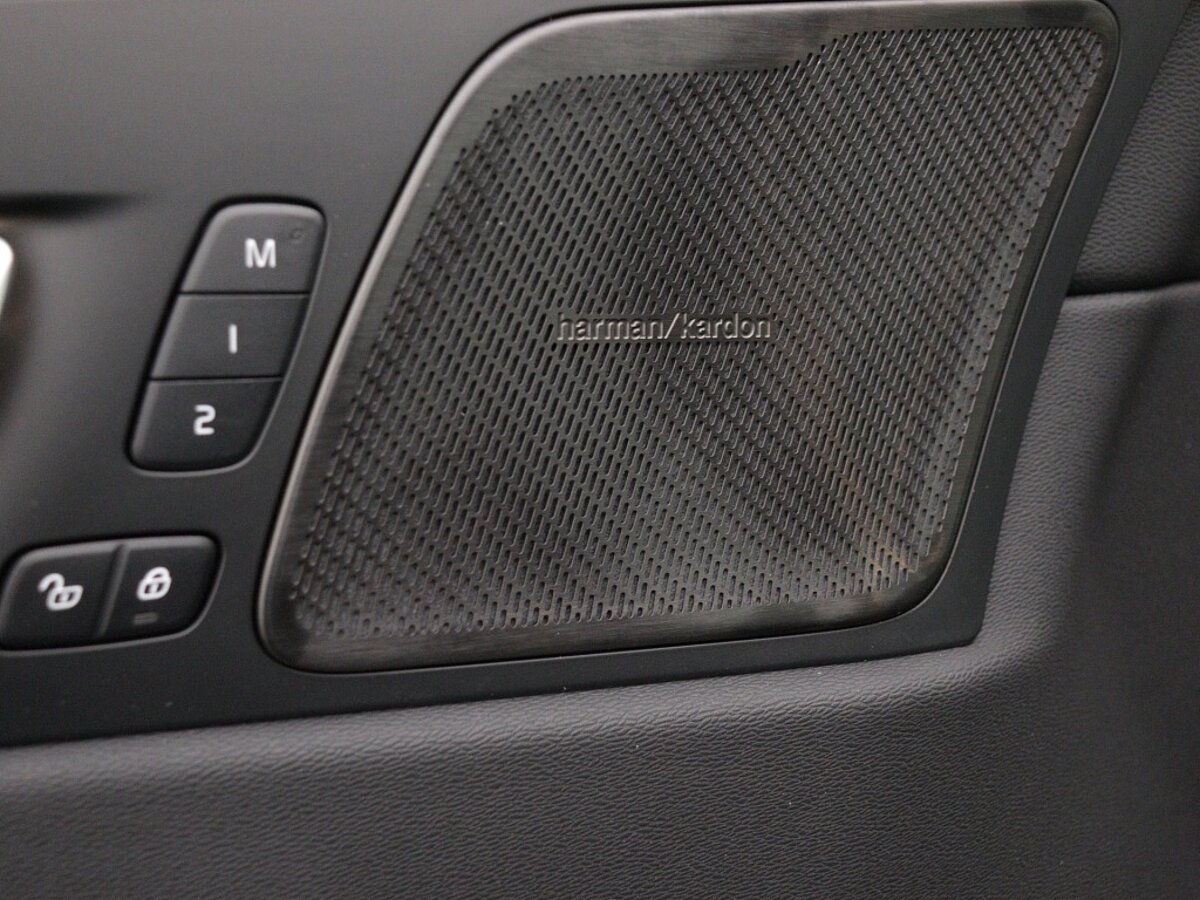 43680818 volvo xc60 2 0 t8 awd plus dark harman kardon 51