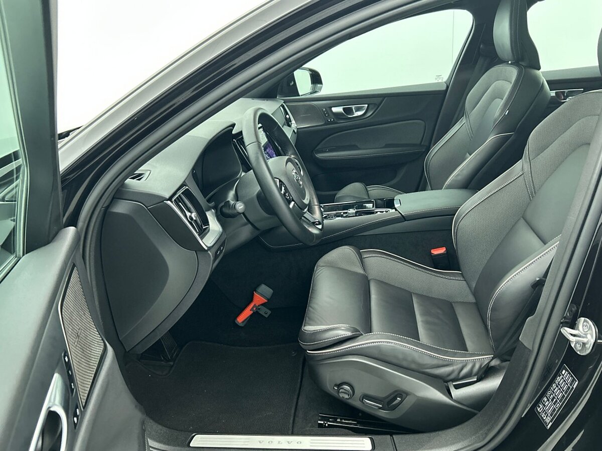 45432830 volvo v60 2 0 t6 dark panorama dak 360 camera trekhaak blis 67