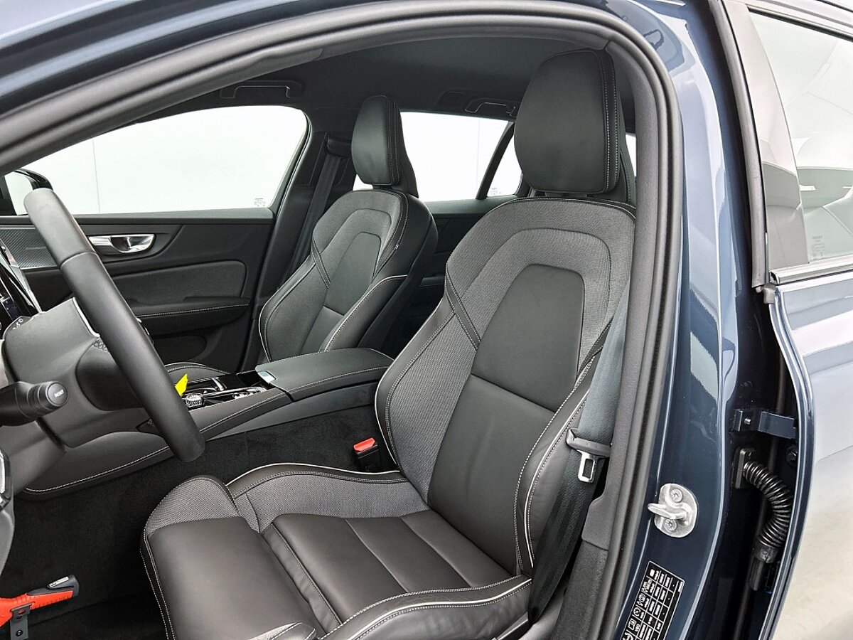 47513318 volvo v60 2 0 t6 awd plus dark trekhaak 360a camera harman kardon 34