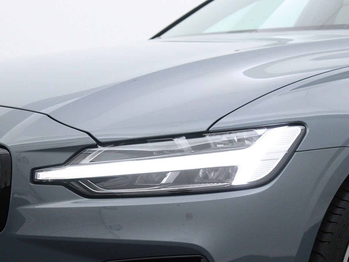 43755968 volvo v60 2 0 b3 plus dark sportstoelen zwarte hemel camera 6755b0