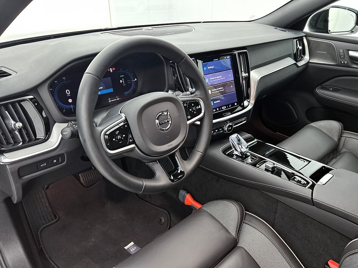 47540292 volvo v60 2 0 t6 awd plus dark trekhaak long range sportstoelen 84
