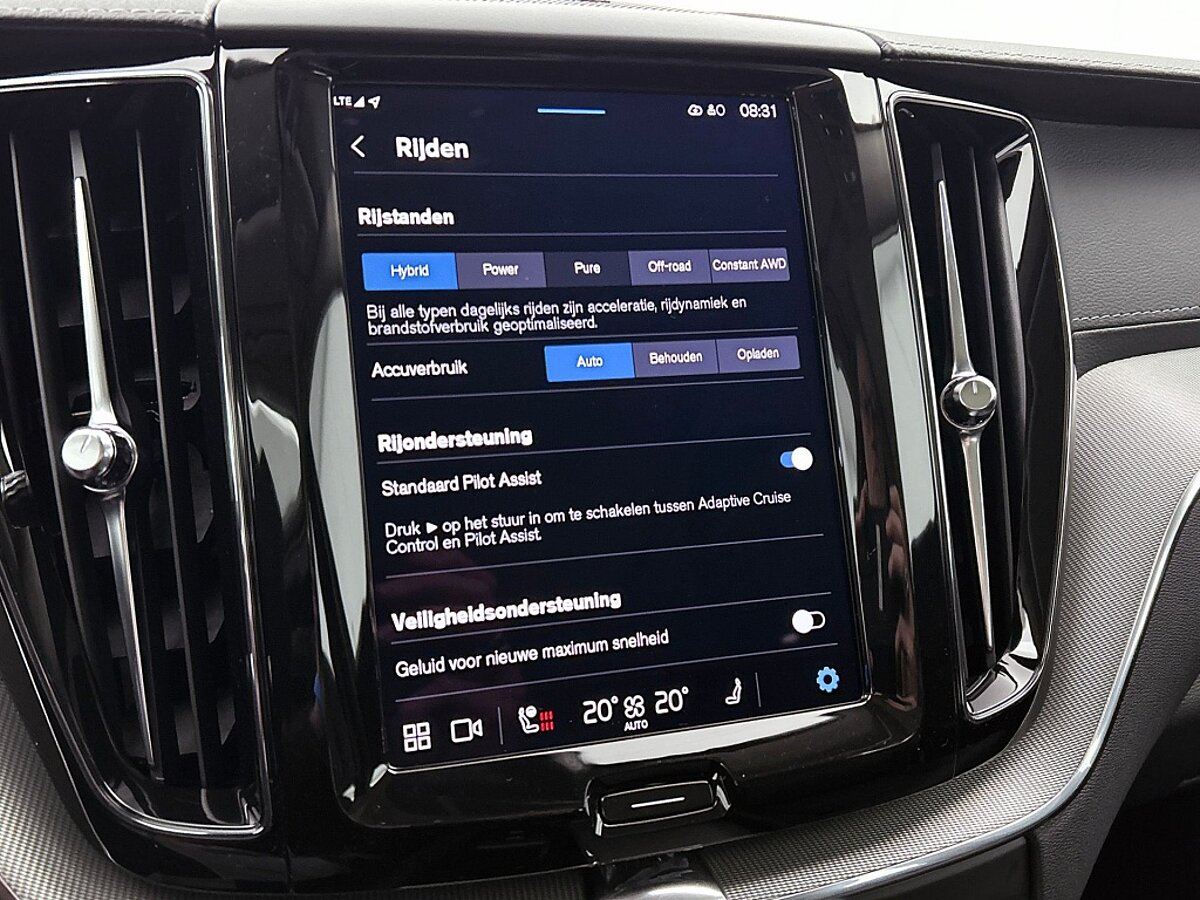 48687982 volvo xc60 2 0 t6 awd ultra dark 82