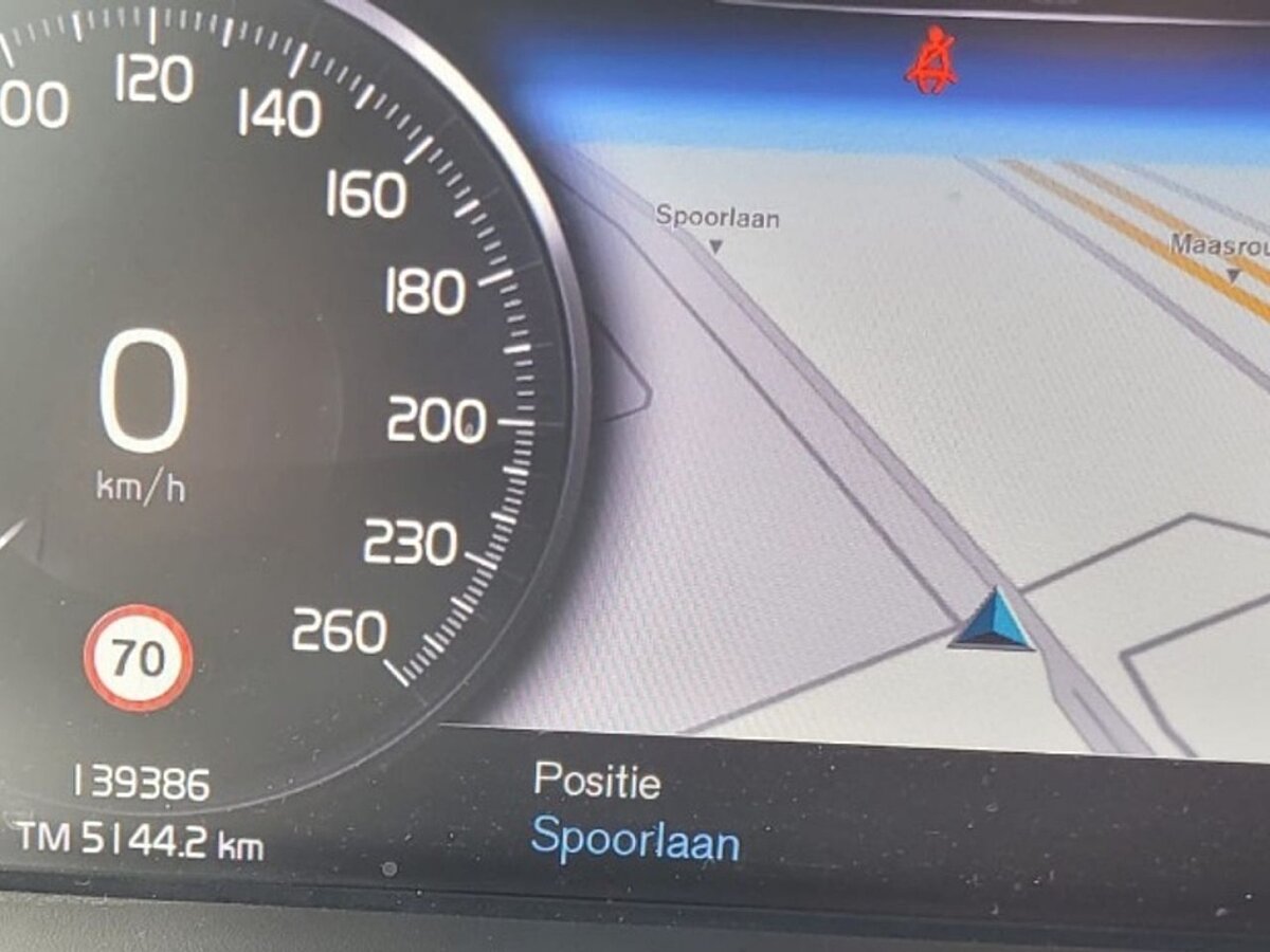 49424573 volvo xc40 1 5 t2 r design 4 02