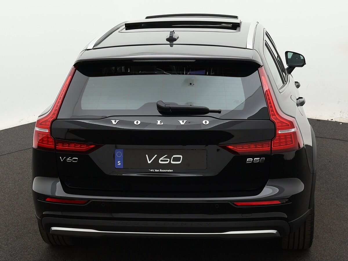 34314868 volvo v60 2 0 b5 cross country awd plus 9 01