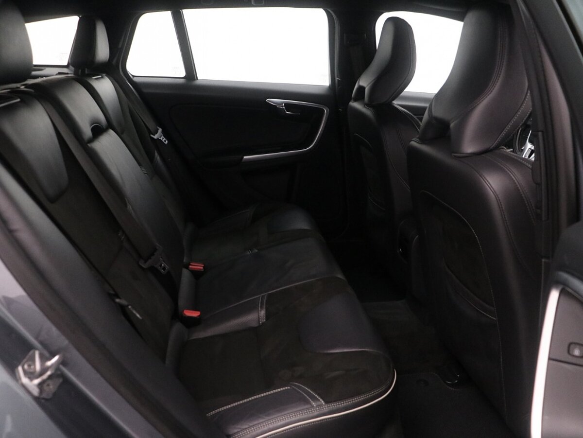 36006266 volvo v60 2 0 d2 r design 05