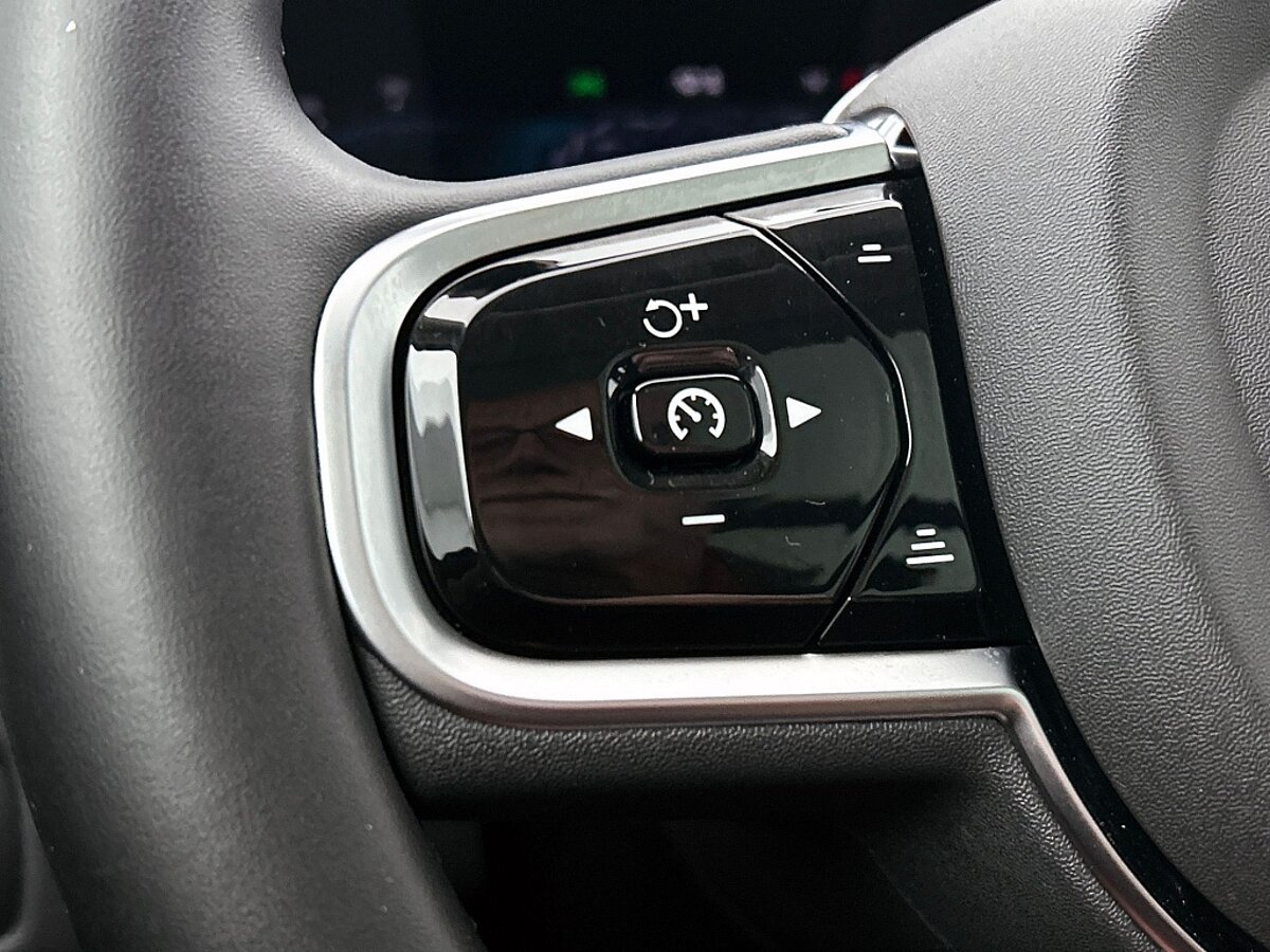 48760534 volvo xc60 2 0 t6 awd dark 88b5d2